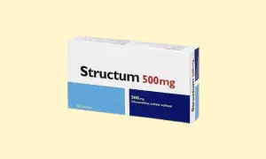 Opakowanie leku Structum 500mg, zawierające 60 kapsułek z siarczanem chondroityny.