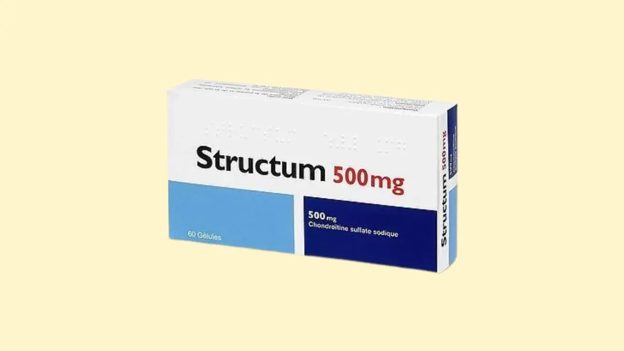 Opakowanie leku Structum 500mg, zawierające 60 kapsułek z siarczanem chondroityny.